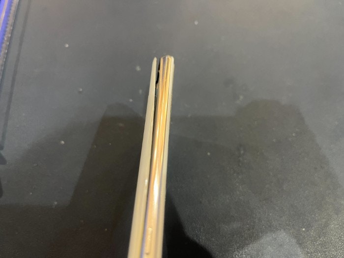 AQUOS　スマホ修理　豊川市　Android　修理　バッテリー膨張　バッテリー修理　豊川　豊橋　新城　蒲郡　湖西　浜松