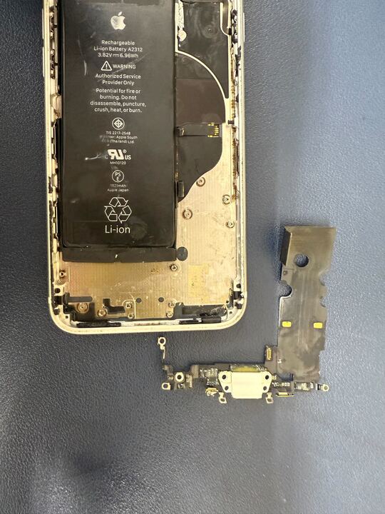 春日井市】iPhone SE（第2世代）が充電できない！？充電口（ドック