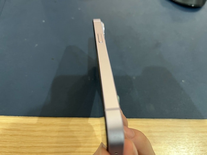あいふぉん　アイフォン　iPhone　13 pro　充電もたない　1日もたない　減りが早い　経年劣化　サービス表記　電源勝手に落ちる　シャットダウン　ばってりー　バッテリー　交換　修理