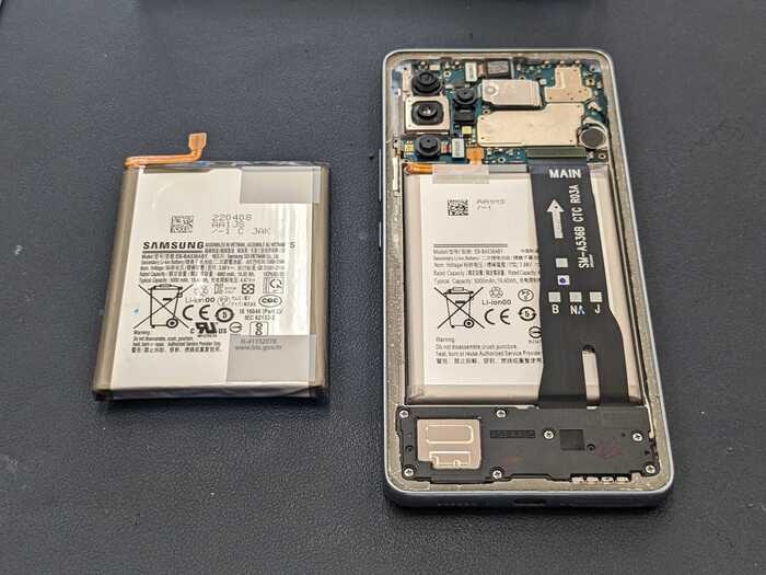 Galaxy A53　ギャラクシー　バッテリー　膨張　充電減りはやい　経年劣化　電源落ちる　発熱　バッテリー　交換