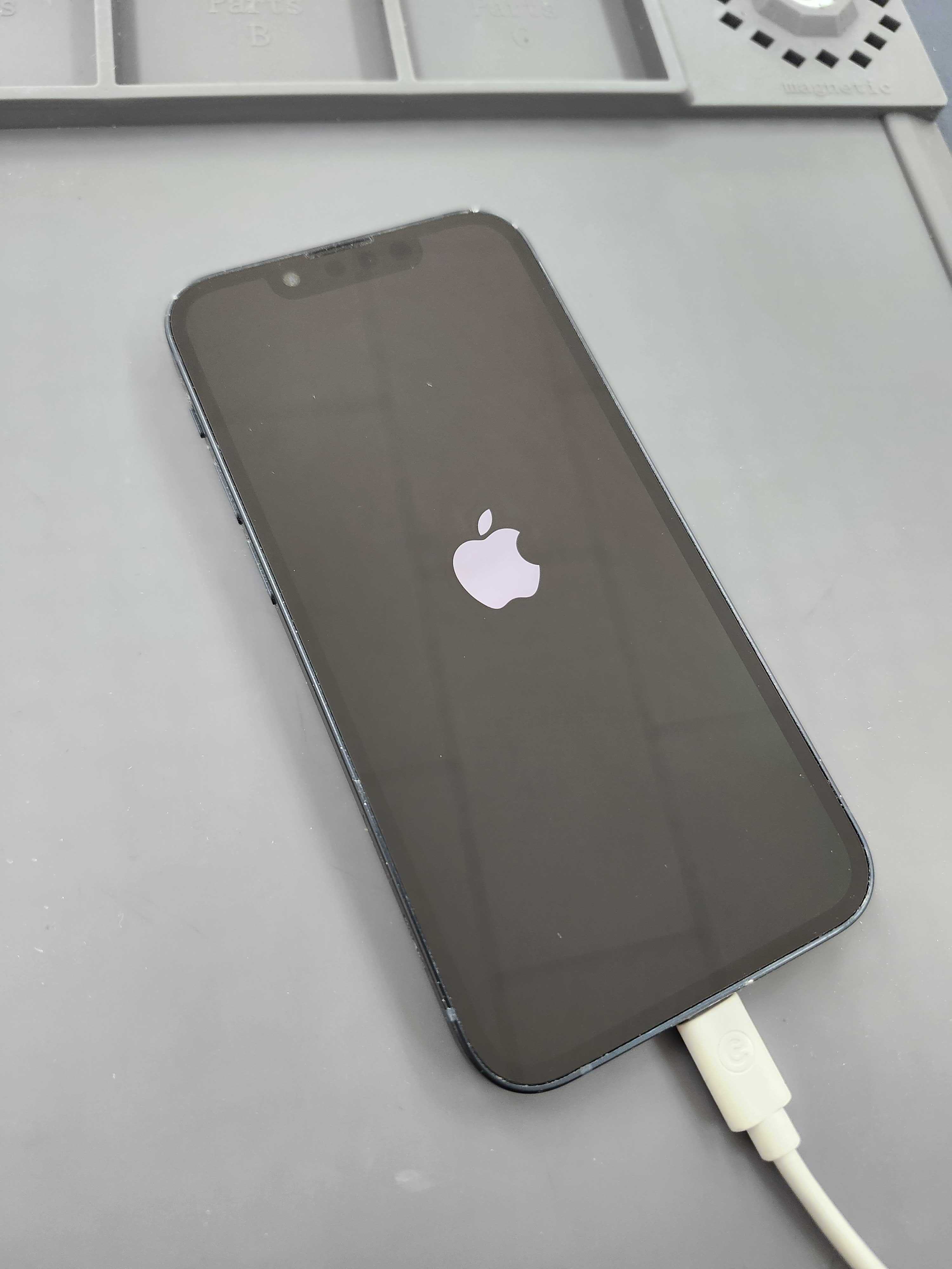 豊川市】iPhone13 miniのリンゴループ修理｜起動しない症状も