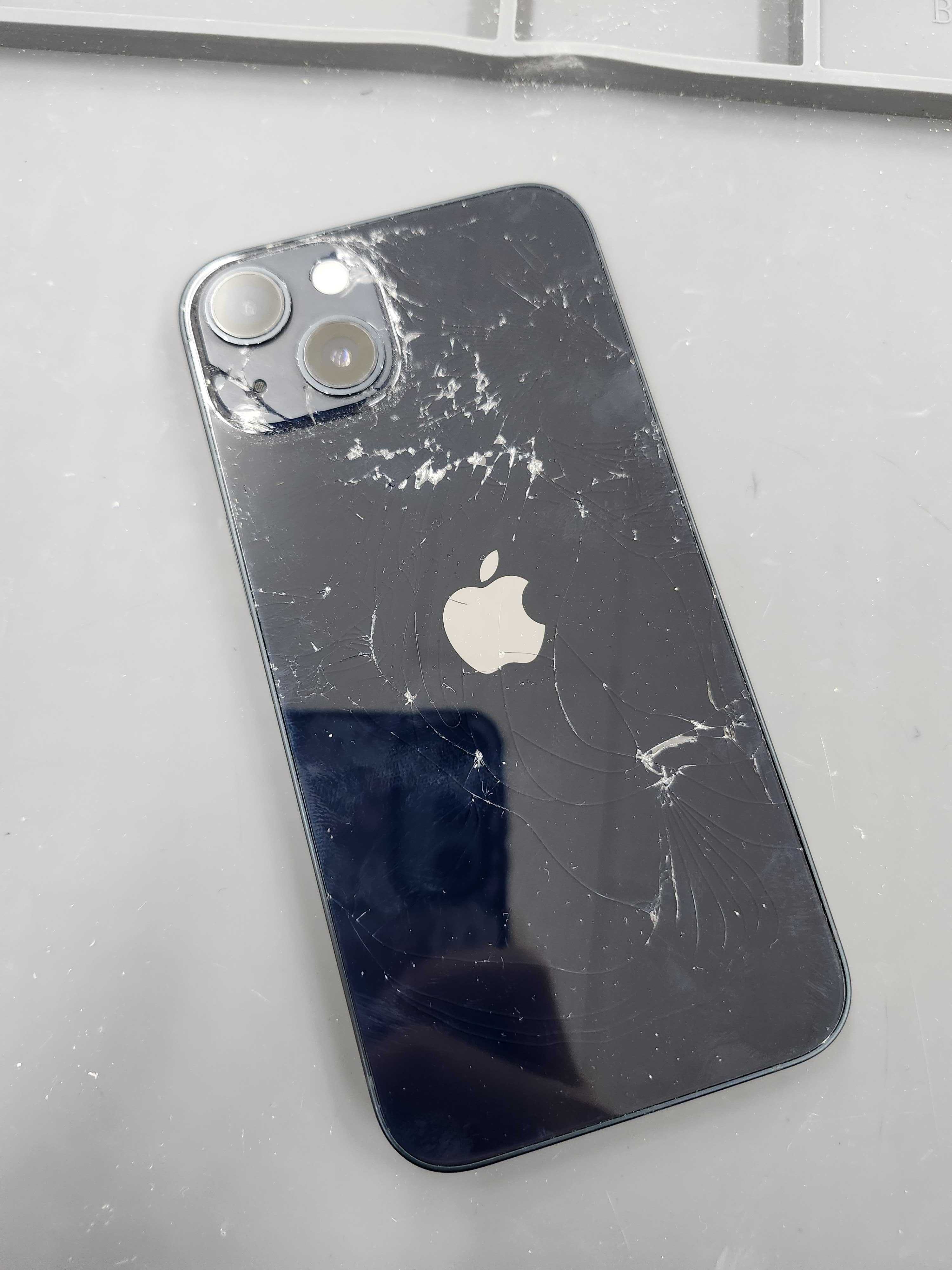 即日3時間で修理！】豊川市でiPhone13の背面交換🌟【背面割れ】
