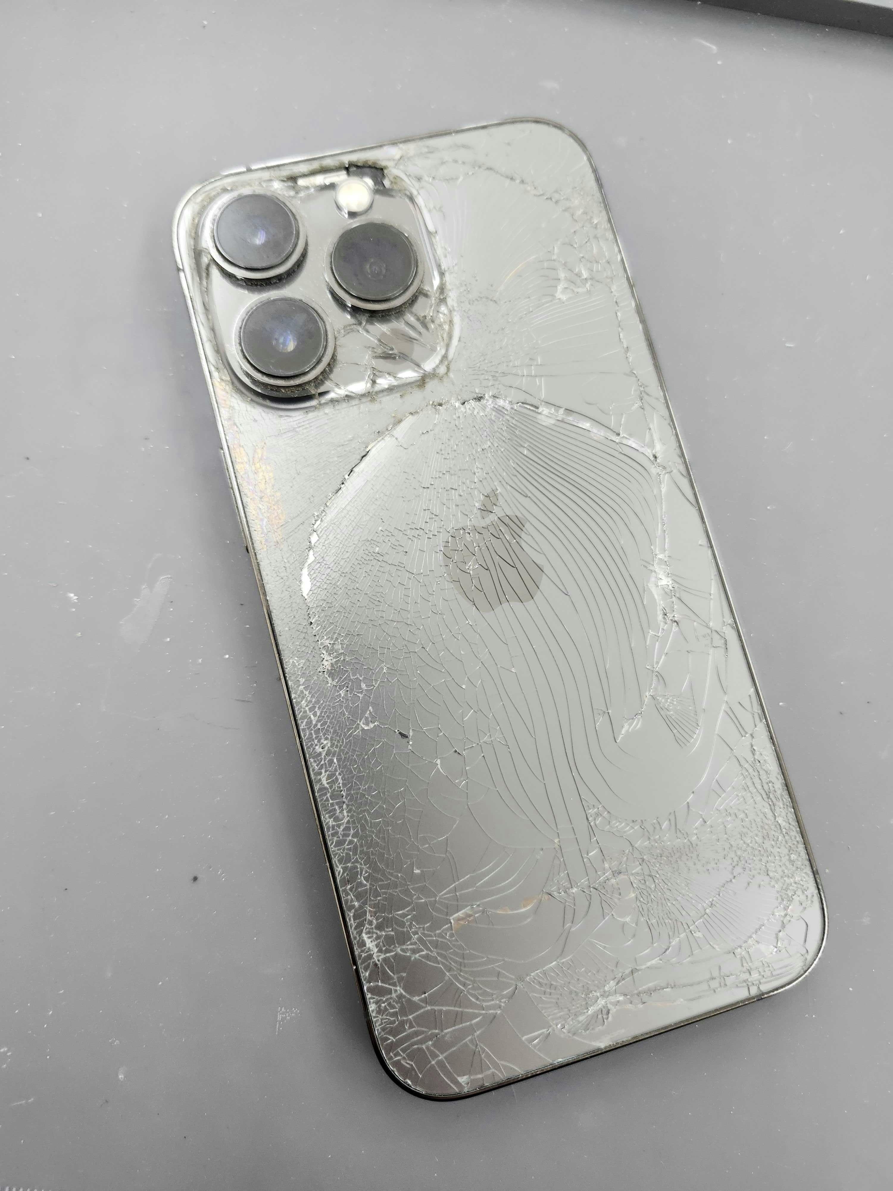 iPhone13Pro　豊川市　iPhone　修理　iPhone修理　スマホ修理　背面割れ　背面修理　豊川　豊橋　新城　蒲郡　湖西　浜松