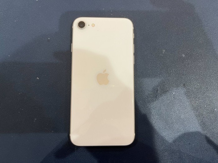 あいふぉん アイフォン iPhone SE2 バッテリー 膨張 充電減りはやい サービス表記 電源落ちる 充電たまらない 交換