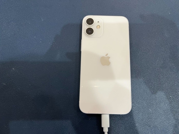 iPhone アイフォン アイフォーン 電源入らない 起動しない 反応しない 充電できない データ取り出し データ取り出す方法 データ復旧 データ移行 サブ機 サブ端末 家でしか使っていない 故障 壊れた 修理 治し方 直し方 メーカー修理 AppleCare Apple Store サポート終了 正規修理 純正 社外 保険 保証