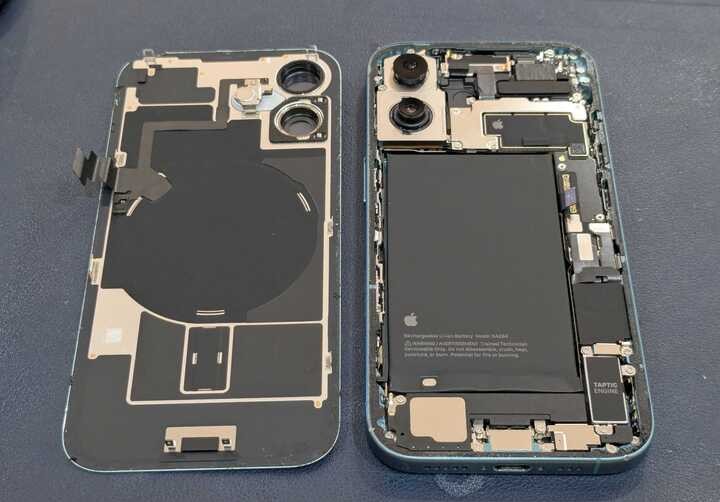 豊田市】iPhone16の背面交換修理を行いました！背面ガラス割れも綺麗に復旧
