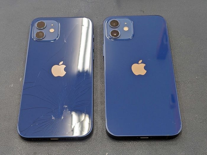 iPhone 12　背面われた　背面修理