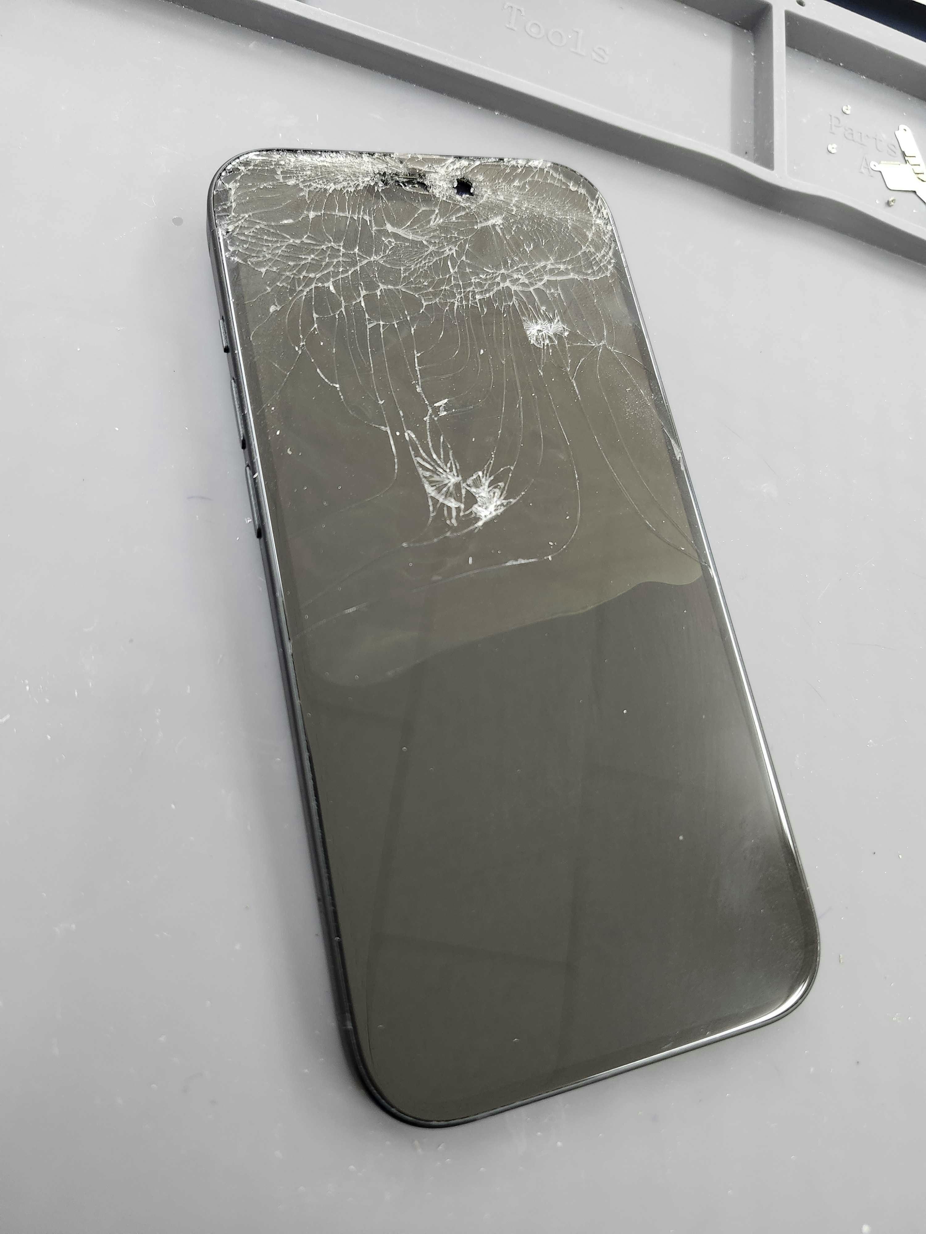 iPhone 15 バッテリー交換 修理前