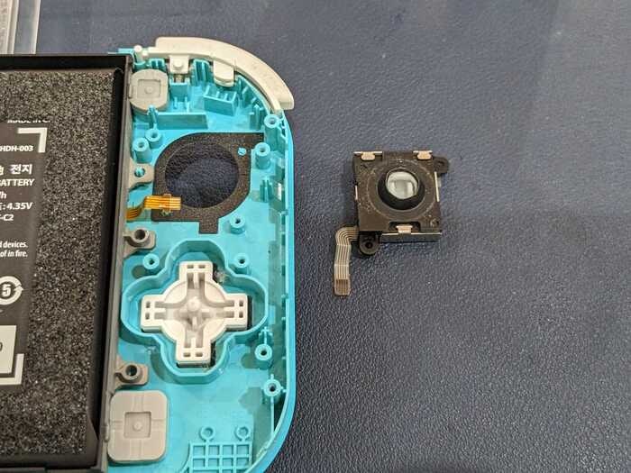 スウィッチ　Switch lite　　　スティック　ドリフト　勝手に動く　誤操作される　修理　交換