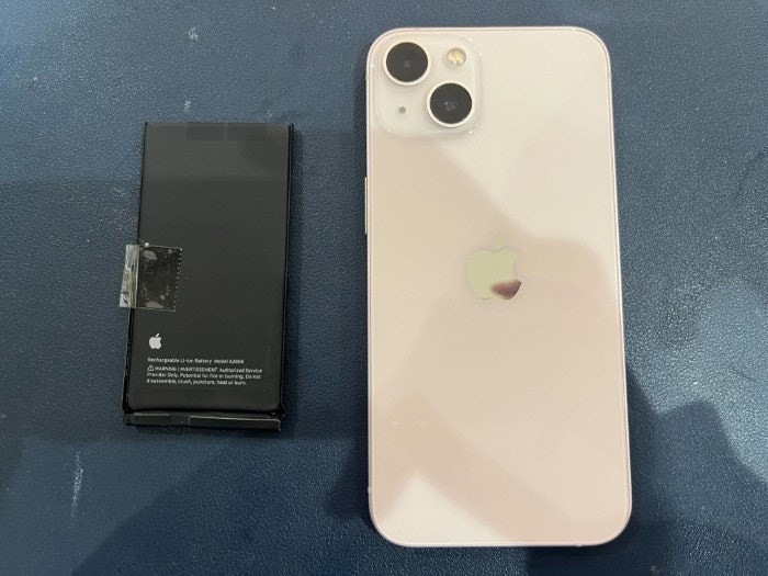 あいふぉん アイフォン iPhone13充電もたない 1日もたない 減りが早い 経年劣化 サービス表記 電源勝手に落ちる シャットダウン ばってりー バッテリー 交換 修理