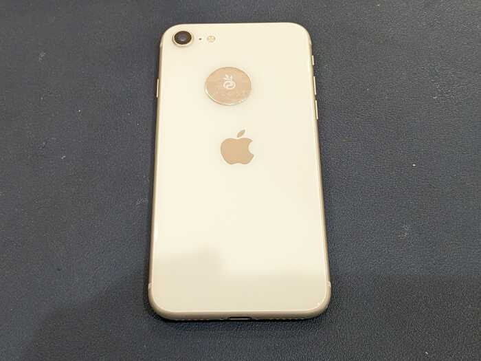 iPhone SE3 あいふぉん アイフォン 画面真っ暗 音はする 振動する 画面割れ 液晶表示不良 液晶漏れ 落下 画面修理 画面交換 がめん