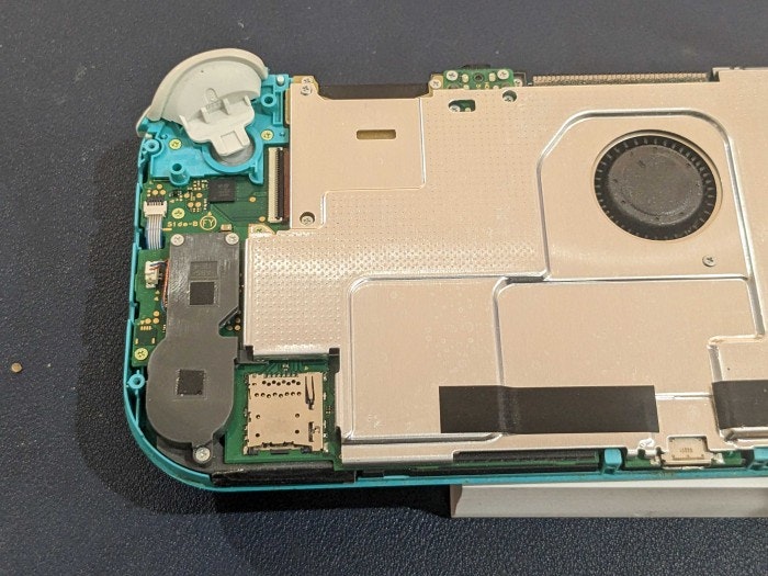 任天堂　Nintendo　Switch lite スティック ドリフト　勝手に動く　反応しない　交換　修理