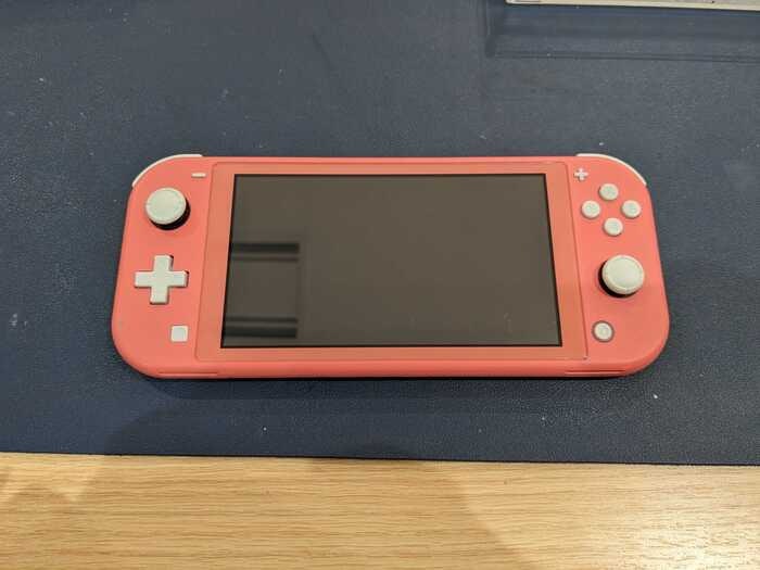 Switxh kite スウィッチライト 画面真っ暗 音はする 振動する 表示不良 落とした 落下 えきしょう 液晶 修理