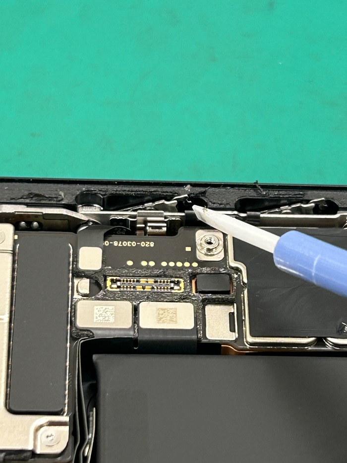 も*も様 Apple iPhone 15 ブラック 本体(音量下げるボタン不良) 楽天