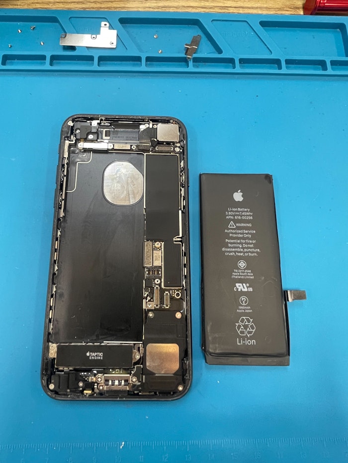 iPhone7 バッテリー膨張 豊橋修理