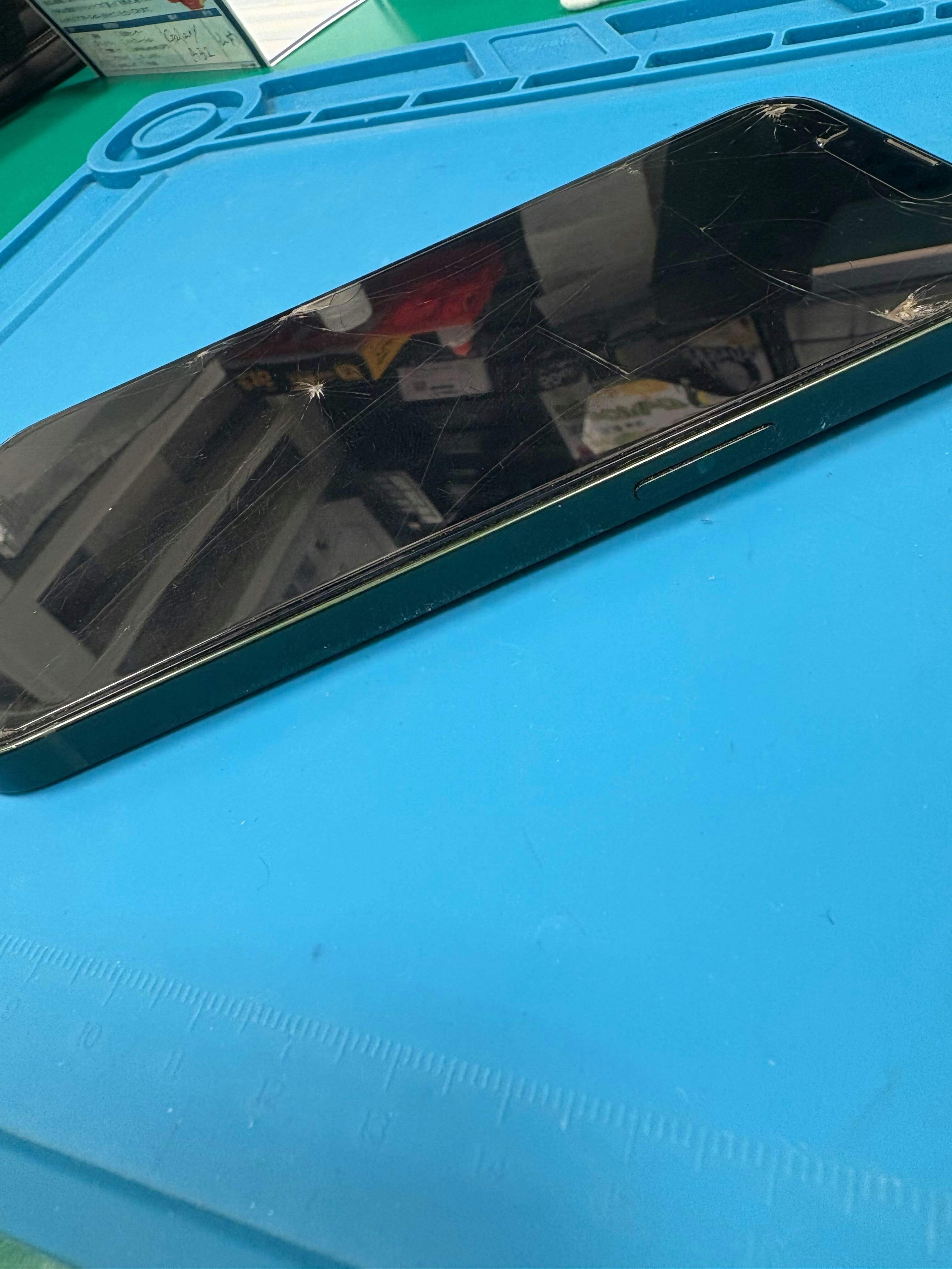 iPhone13　バッテリー膨張　スマホ修理