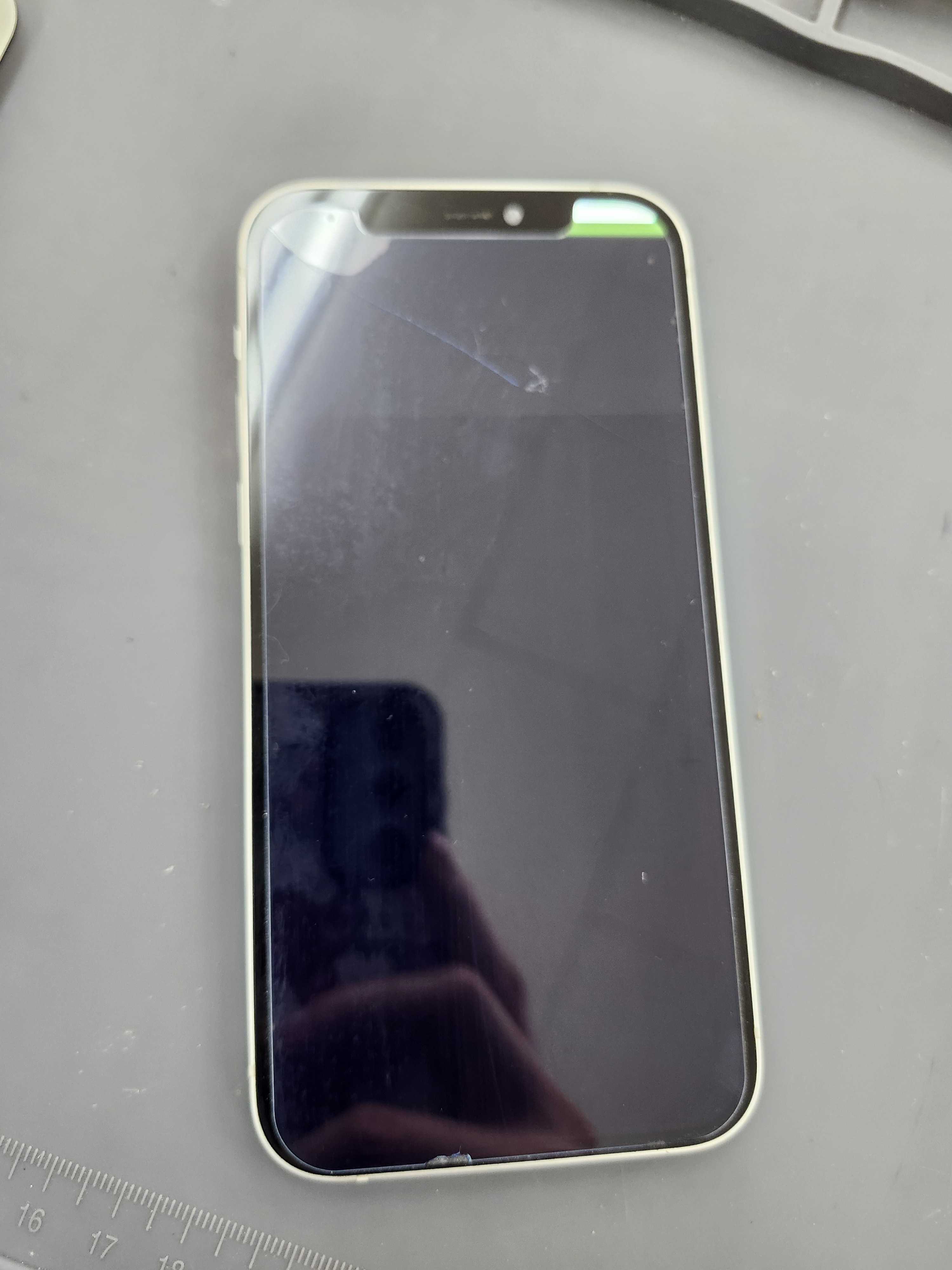 豊川市・当日修理OK】iPhone 12が画面真っ暗に…液晶不良も当日60分で