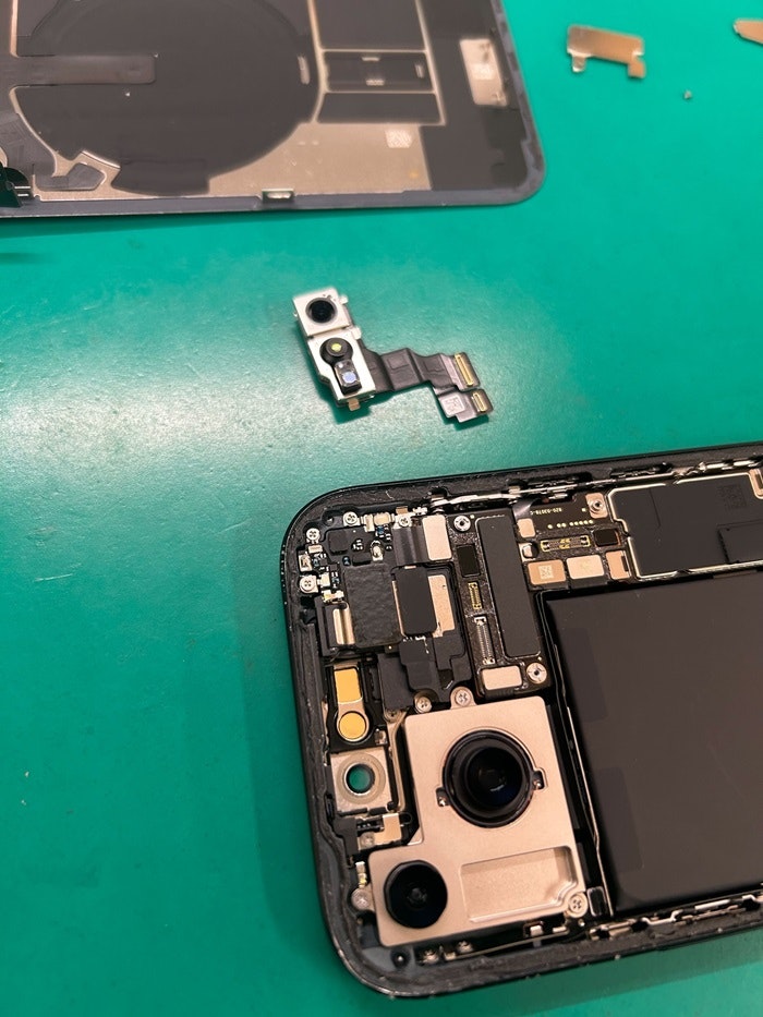 iPhone 15 インカメラ修理
