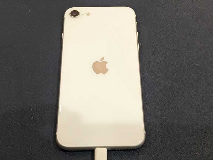 iPhone アイフォン 画面割れ ガラス割れ ディスプレイ割れ 画面故障 ディスプレイ故障 タッチ 反応しない 映らない 真っ暗 電源は入ってる 起動はしている 修理 故障 壊れた 壊した 修理 直す 治す データ取り出し データ復旧 アップル メーカー修理 正規修理 Apple Store AppleCare 保証 保険 直し方 治し方