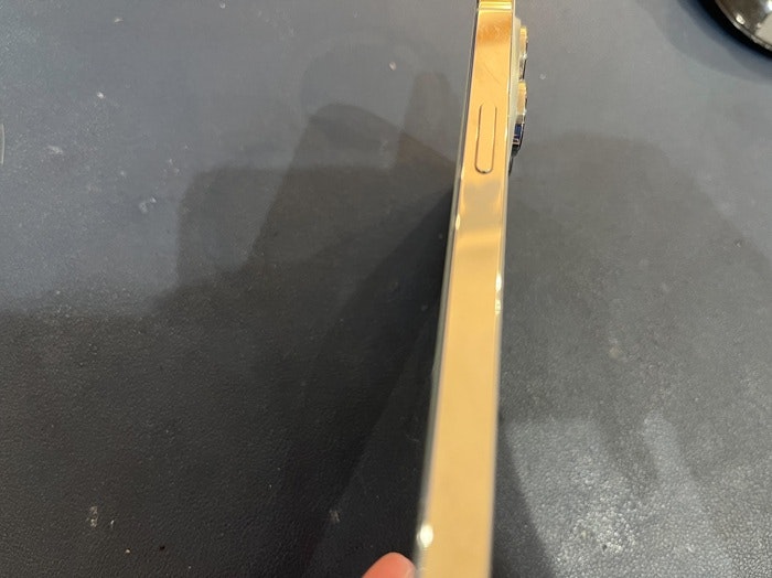 iPhone アイフォン アイフォーン スマホ スマートフォン バッテリー 電池 充電持ち 交換 取り替え メーカー修理 Apple Store 正規修理 純正 社外 保険 保証 AppleCare 故障 壊れた 壊した 修理 直す 治す 改善 自分で交換