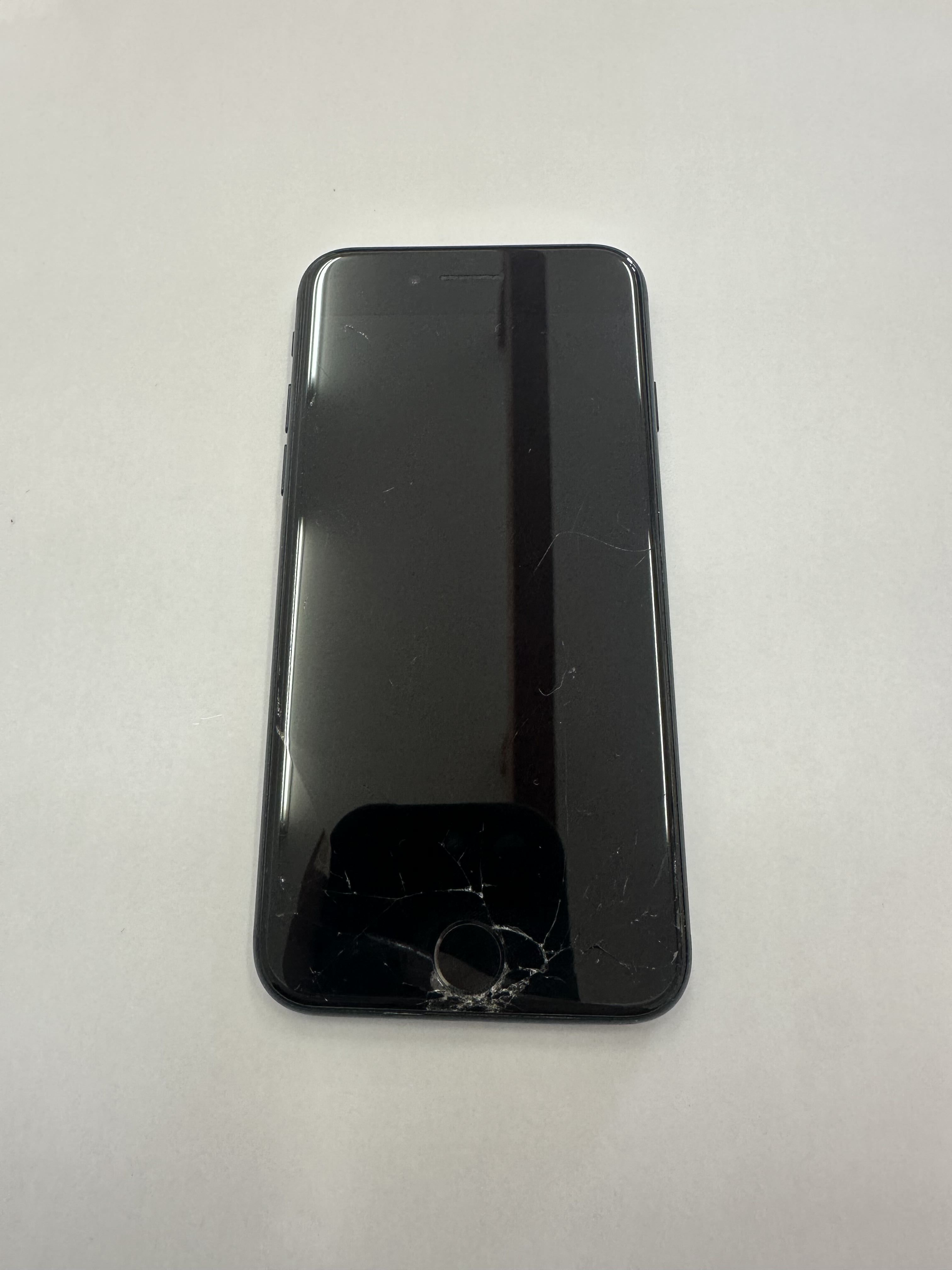 iPhone SE 第3世代 【中古品】画面ひび割れあり iPhoneSE第3世代の画面 