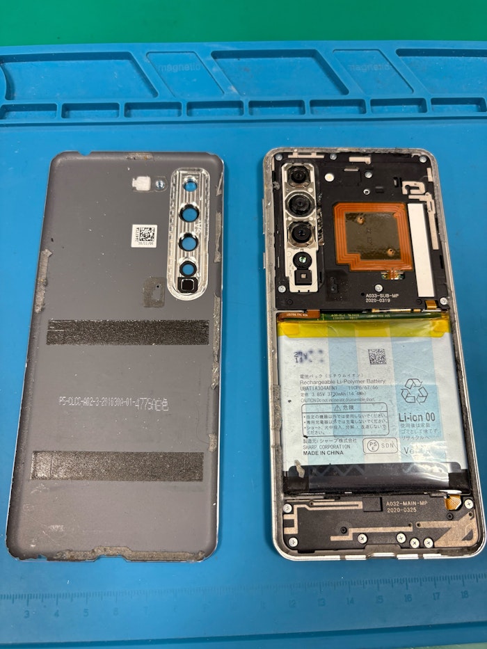 豊橋　AQUOSsense４　バッテリー膨張