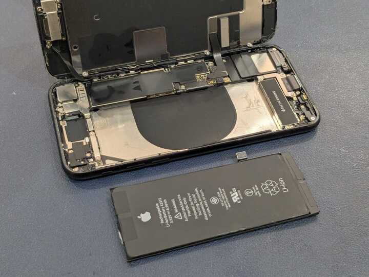 豊田市】iPhone SE（第2世代）のバッテリー交換を行いました！半日で