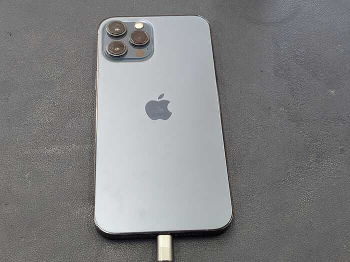 あいふぉん　iPhone　アイフォン　12 pro Max　充電安定しない　充電されない　充電口　修理　清掃