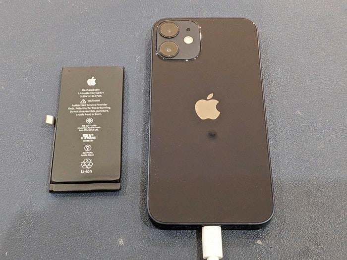 あいふぉん　アイフォン　iPhone　充電もたない　1日もたない　減りが早い　経年劣化　サービス表記　電源勝手に落ちる　シャットダウン　ばってりー　バッテリー　交換　修理