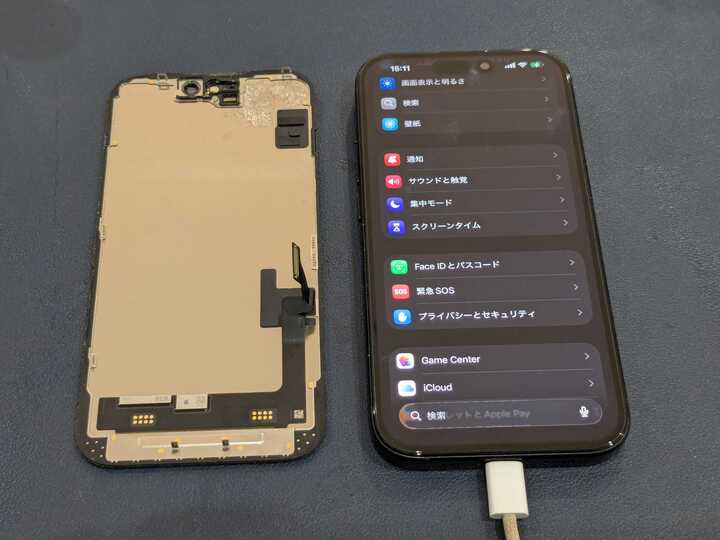 豊田市】iPhone 15の画面交換修理！黒いシミで見えなくなった画面も