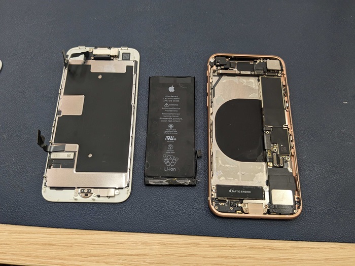 岡崎市】iPhone 8 画面 バッテリー同時修理 まちスマ岡崎店