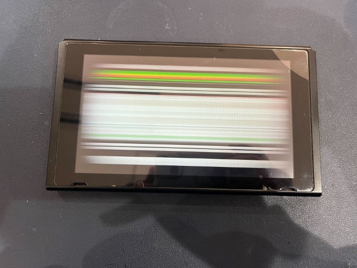 Switch　スウィッチ　画面に線　表示不良　落下　音はする　画面真っ暗　えきしょう　液晶　交換　修理