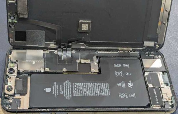 豊田市】iPhone11 Pro Maxのバッテリー交換を行いました！充電の減りが