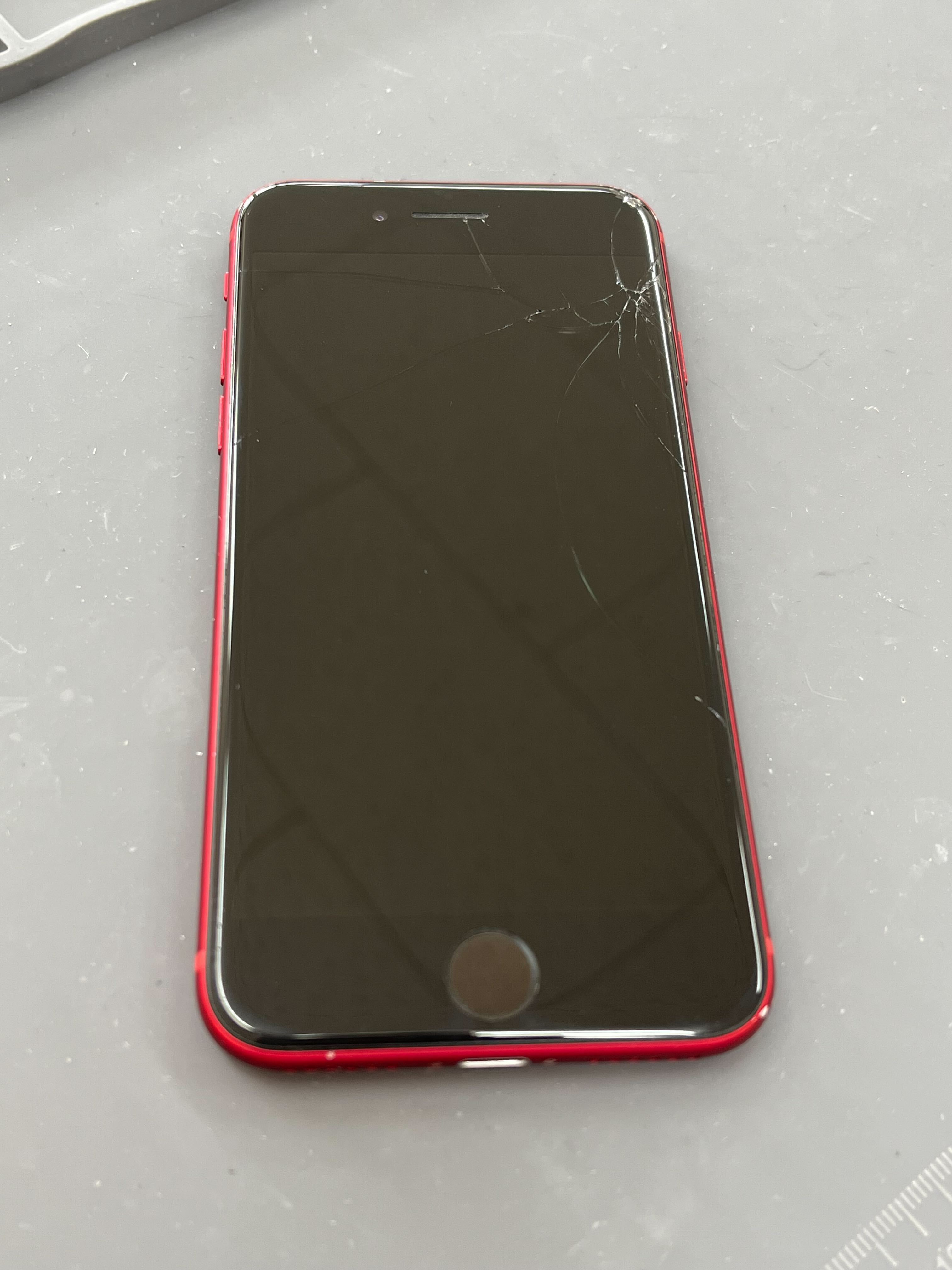 iPhone SE （第二世代）赤 画面割れ 画面割れ iPhoneSE (第2世代) PRODUCT(RED) 128GB - メルカリ