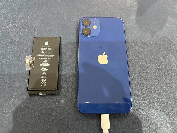 あいふぉん　アイフォン　iPhone　充電もたない　1日もたない　減りが早い　経年劣化　サービス表記　電源勝手に落ちる　シャットダウン　ばってりー　バッテリー　交換　修理