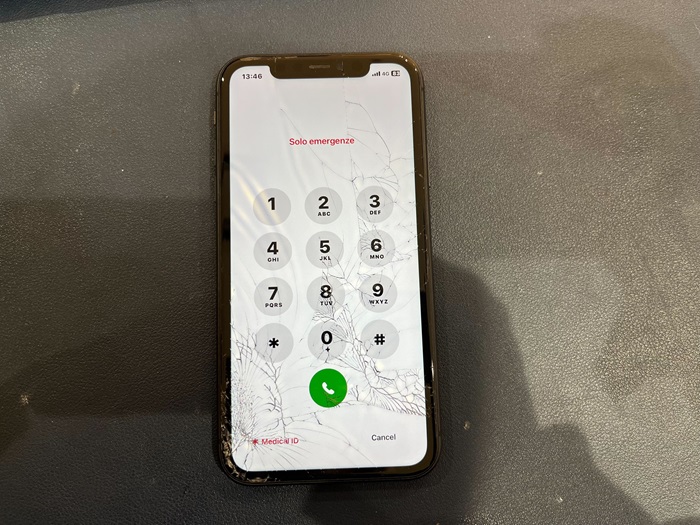 iPhone 11 画面割れ 液晶割れ ガラス割れ 修理 故障 交換 直す 治す