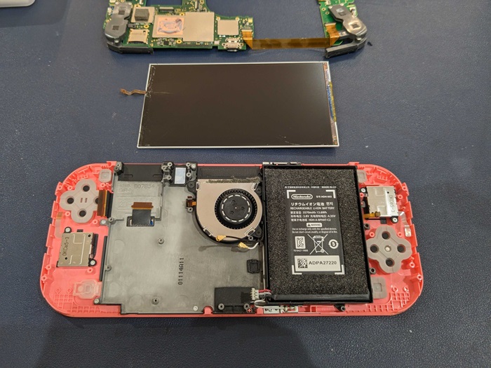 Switch スイッチ Lite 有機EL 任天堂 Nintendo ニンテンドー 高温 異音 うるさい ファン ホコリ 埃 掃除 清掃 スリープ ジョイコン 認識しない 反応しない 充電できない コントローラー スティック 勝手に動く 右 左 上 下 操作 故障 壊れた 修理 交換 直す 治す 分解