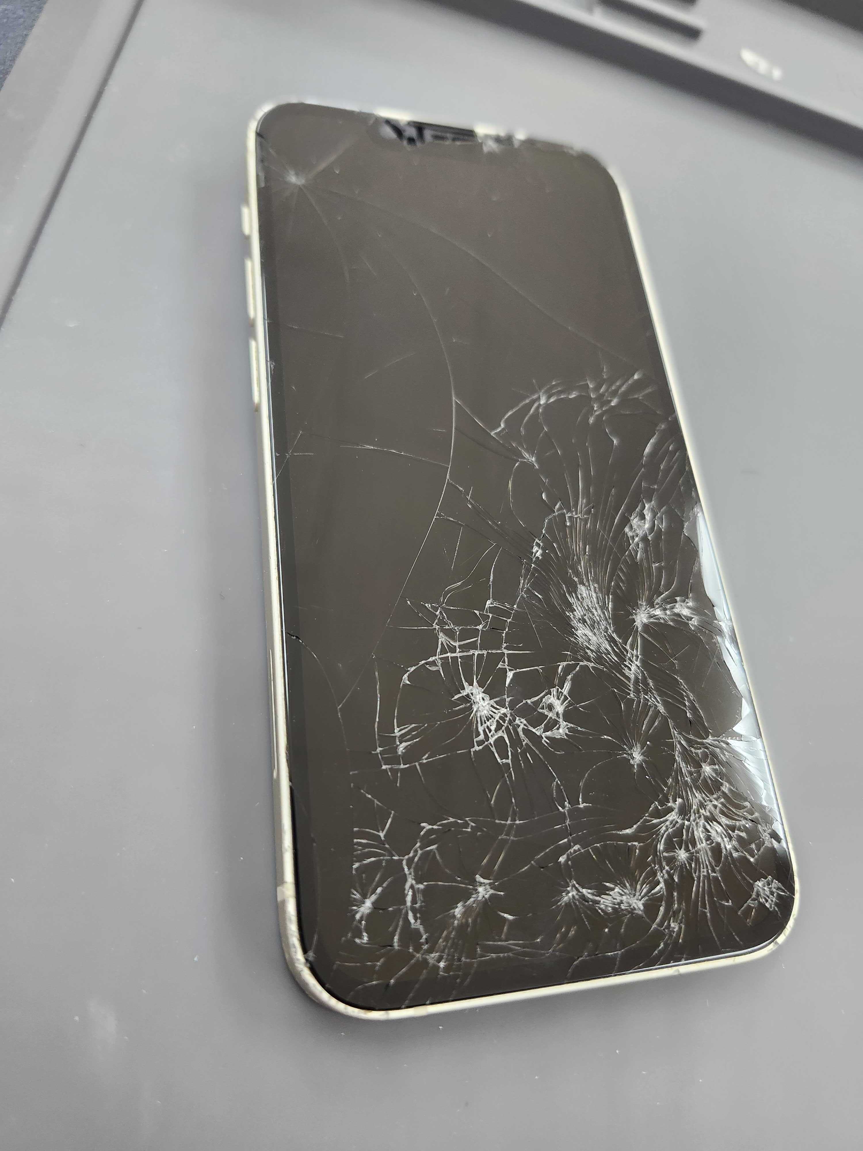 豊川市】iPhone13 miniの画面割れ修理｜当日60分・即日お渡し対応！