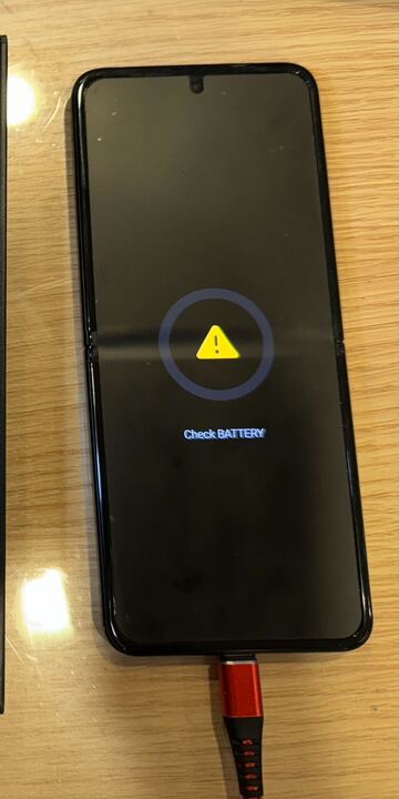 Galaxy Z Flip 3 起動しない