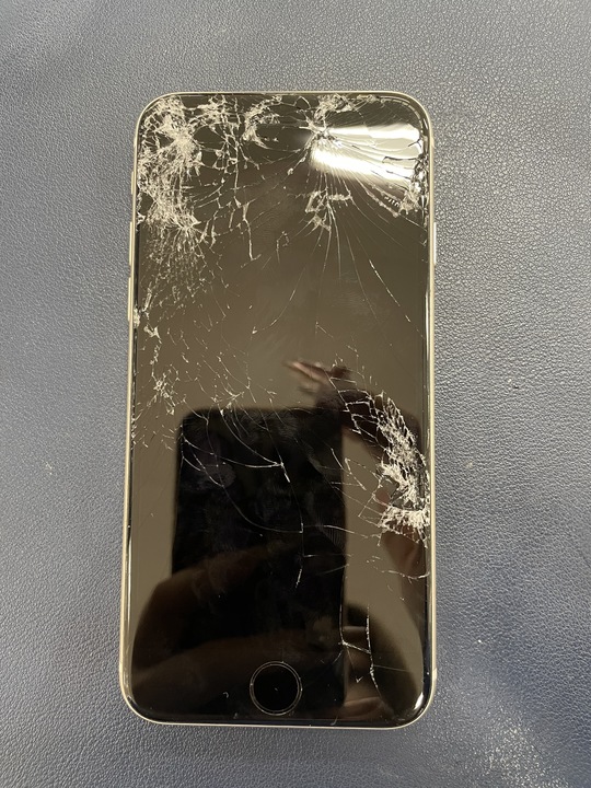 春日井市】iPhone SE3（第3世代）の画面割れを即日30分で修理！データ