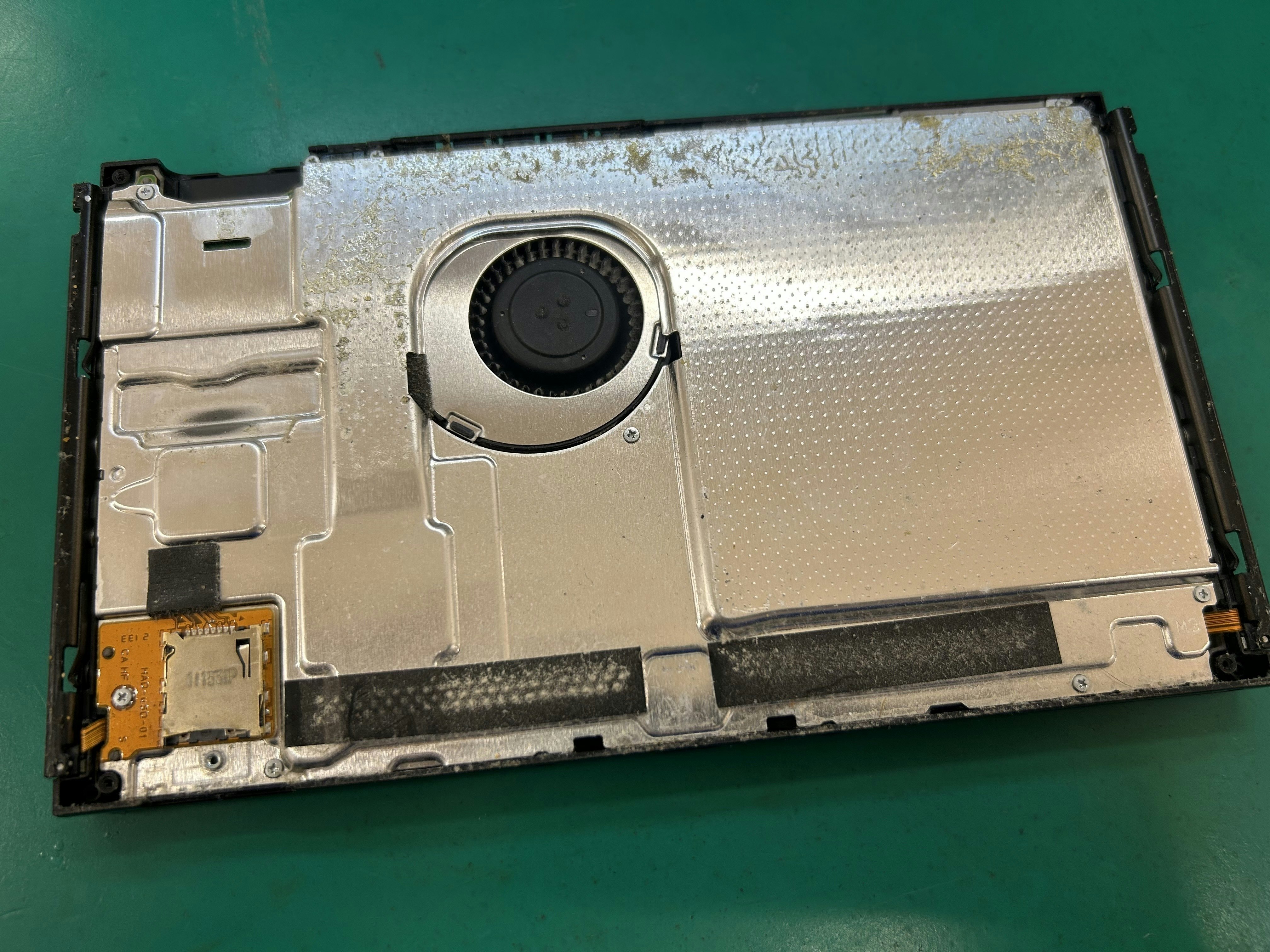 ゲーム修理　ニンテンドー スイッチ　レール交換