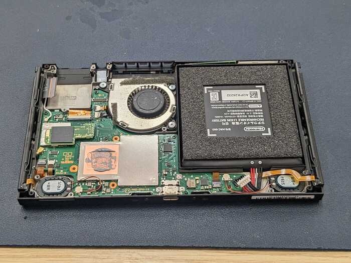 すうぃっち　スウィッチ　Switch　液晶　えきしょう　表示不良　線が入る　音はする　画面真っ暗　液晶交換　修理