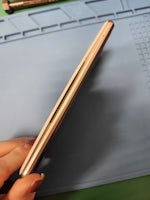 【豊川市】AQUOS R3のバッテリー膨張で画面が浮く症状｜即日90分で安全にバッテリー交換【まちスマ豊川店】