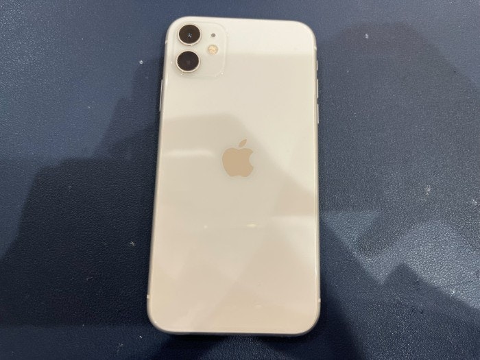 あいふぉん アイフォン iPhone 11 充電もたない 1日もたない 減りが早い 経年劣化 サービス表記 電源勝手に落ちる シャットダウン ばってりー バッテリー 交換 修理