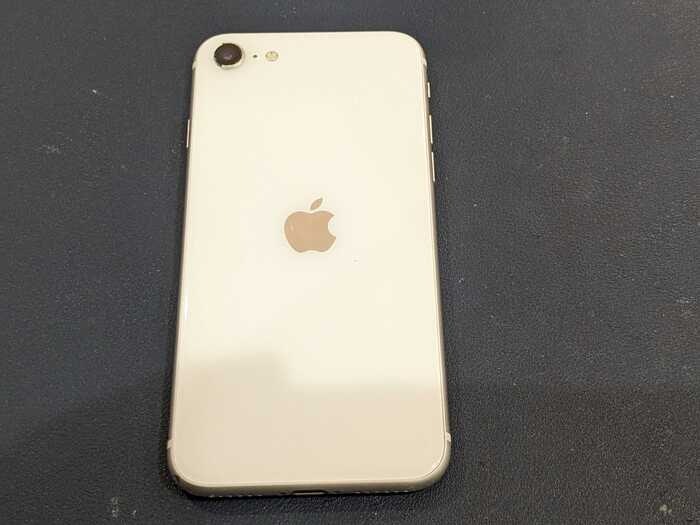 iPhone アイフォン 画面割れ ガラス割れ ディスプレイ割れ 画面故障 ディスプレイ故障 タッチ 反応しない 映らない 真っ暗 電源は入ってる 起動はしている 修理 故障 壊れた 壊した 修理 直す 治す データ取り出し データ復旧 アップル メーカー修理 正規修理 Apple Store AppleCare 保証 保険 直し方 治し方