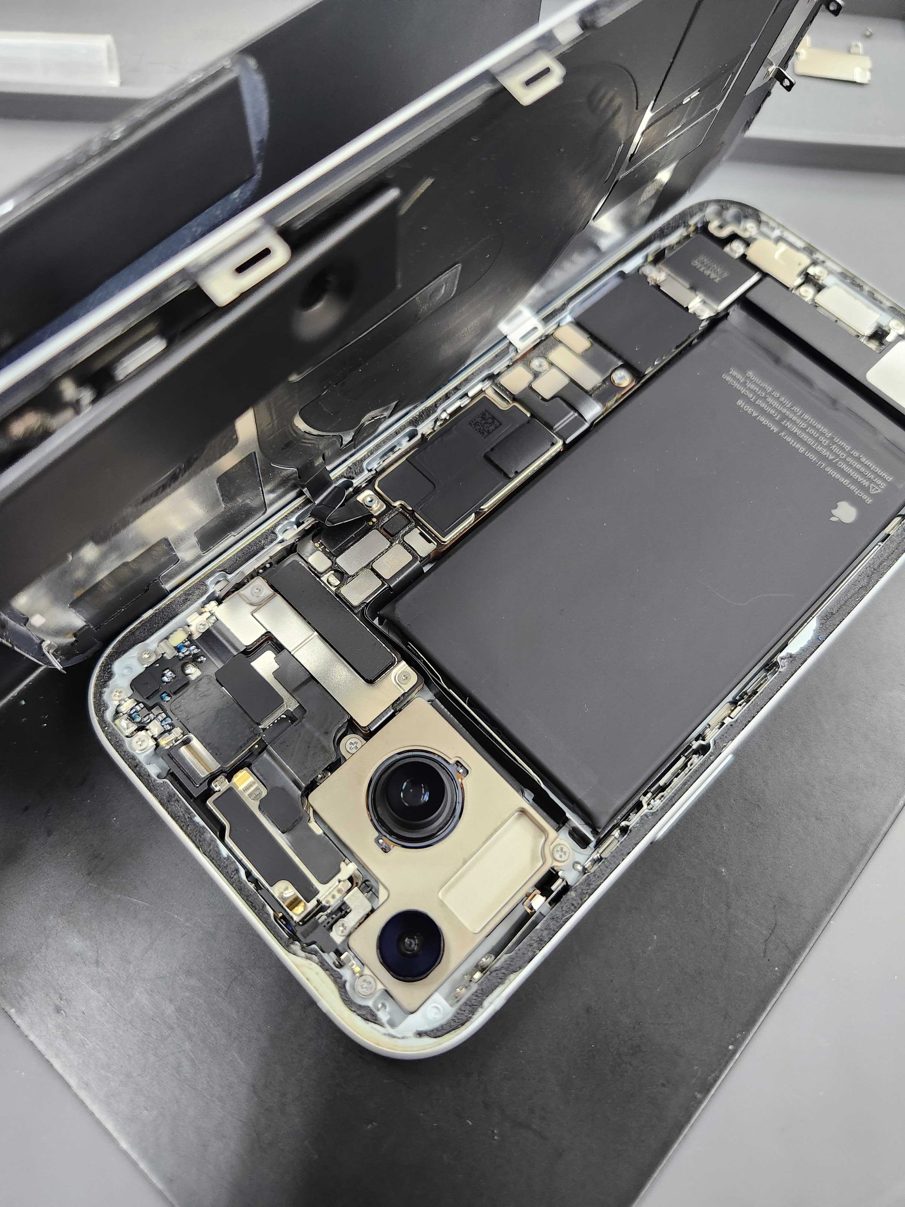 豊川市】iPhone15のアウトカメラが異音＆ブレる！？即日修理で改善！