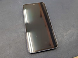 【一宮市でGalaxy A55の画面が真っ暗】電源は入っているのに映らない症状を画面修理で改善！｜まちスマ一宮店