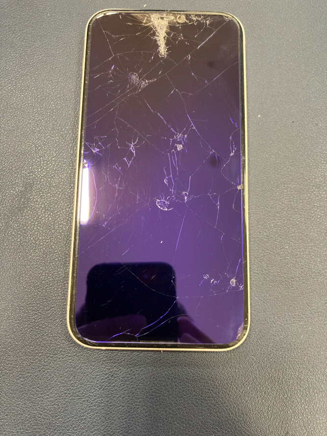 iPhone12　豊川市　iPhone修理　スマホ修理　画面割れ　画面修理　豊川　豊橋　新城　蒲郡　湖西　浜松