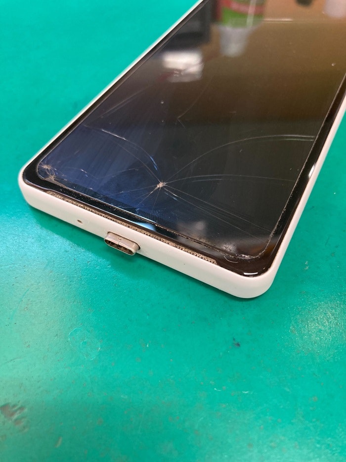 Xperia 10 IV 充電ができない　充電口修理