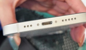 iPhone　充電ケーブルの先が折れてしまい充電口に残ってしまった！😖💦充電ドック残骸抜き！イオン豊橋南